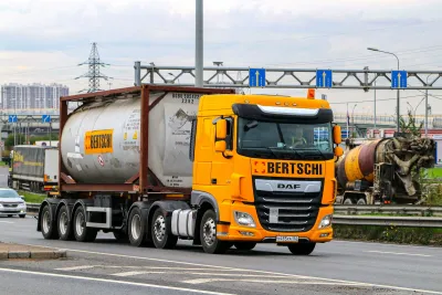 435