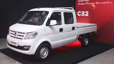 C32