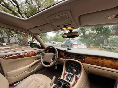 XJ8