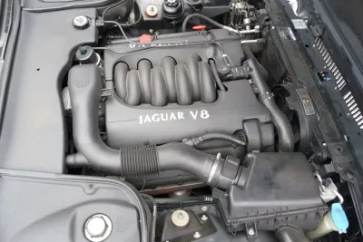 XJ8