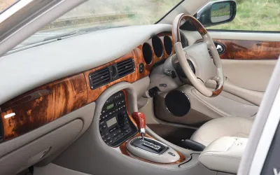 XJ8