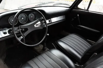 912