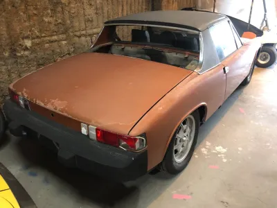 914