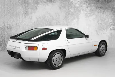 928