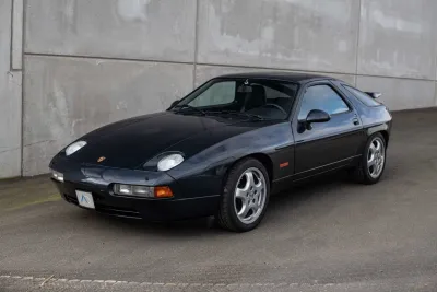928