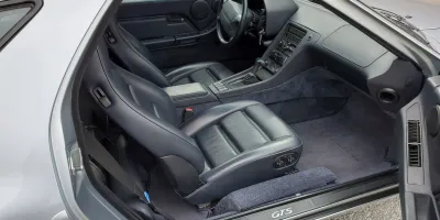 928