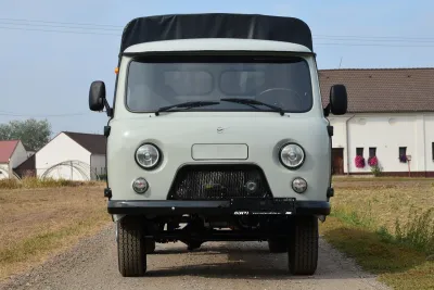 3303