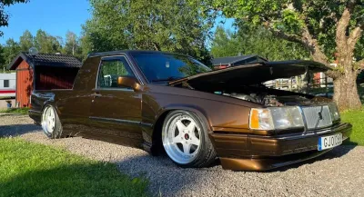 945