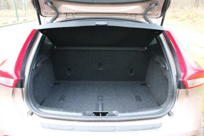V40